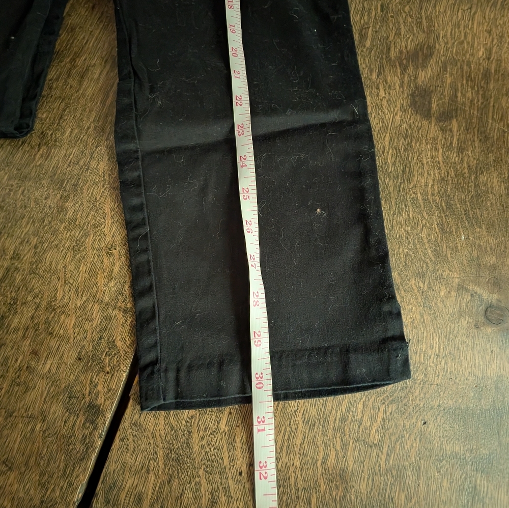 Khakis & Co Black Capris - Picture 6 of 6